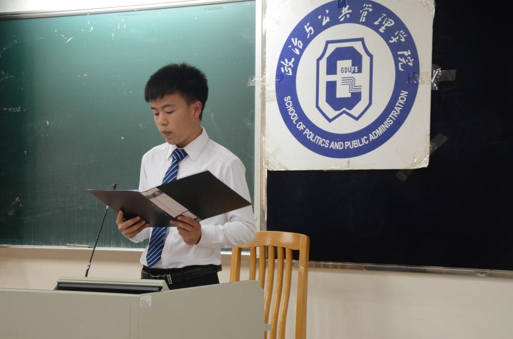 员工会主席杜浩鹏作工作报告