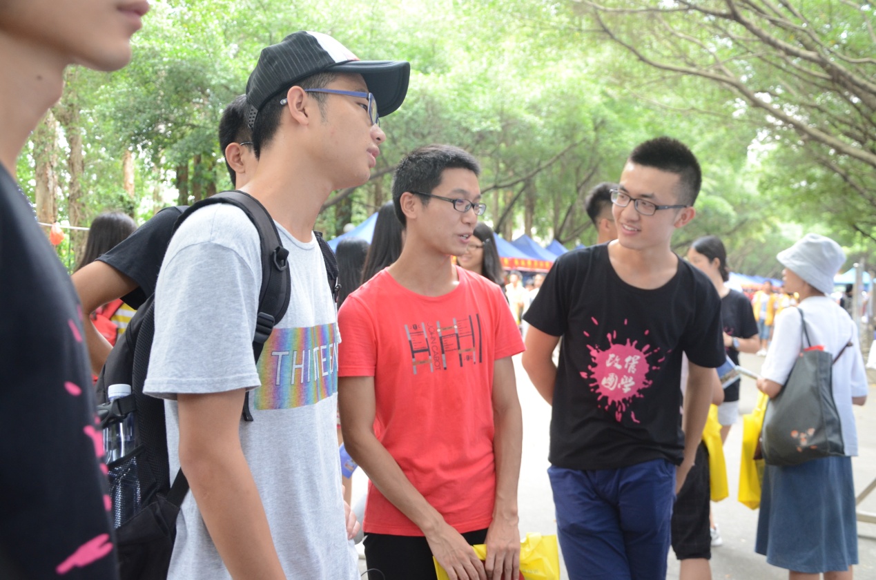 员工代表为考生解答疑惑