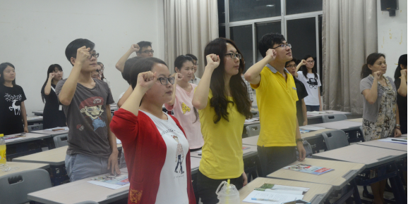 在党旗下庄严宣誓