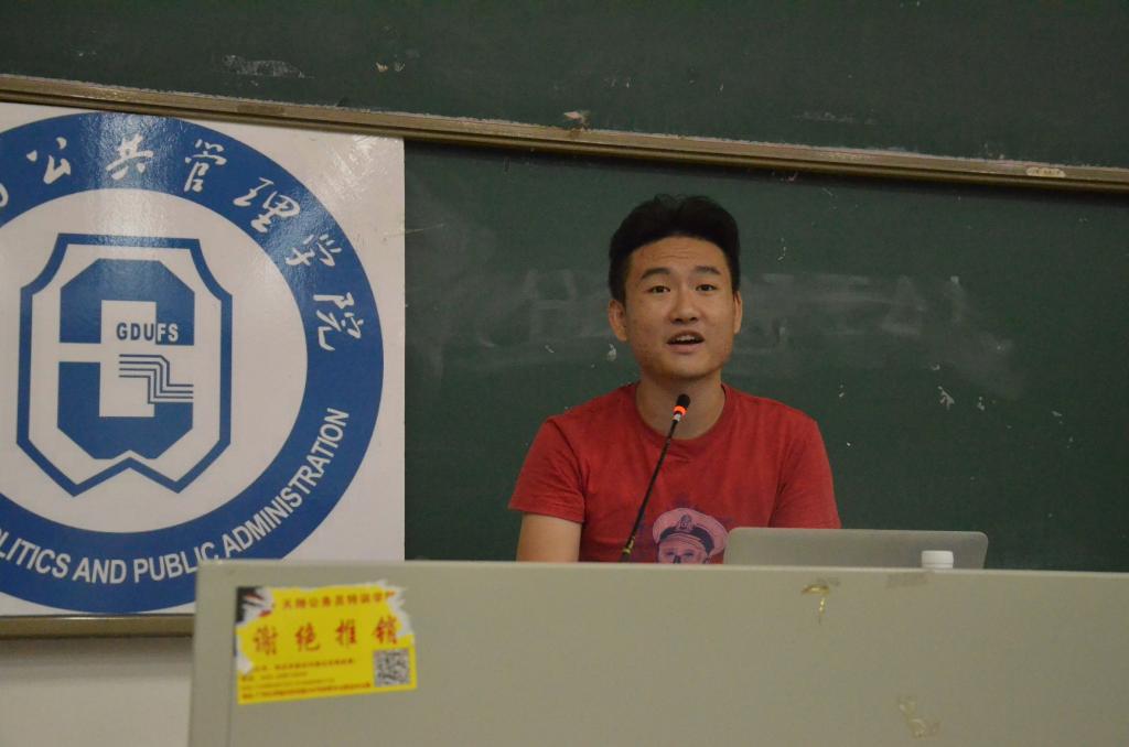 14行一班级代表上台分享