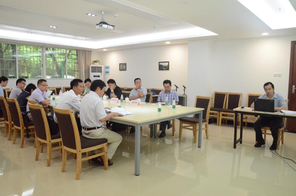 经理彭未名介绍基地情况