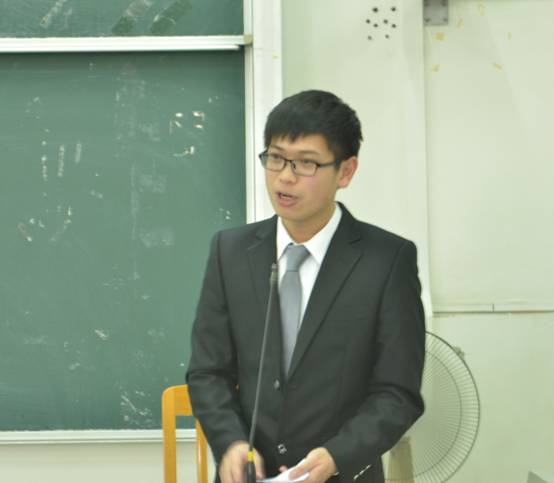 主持人宣布表演赛开始