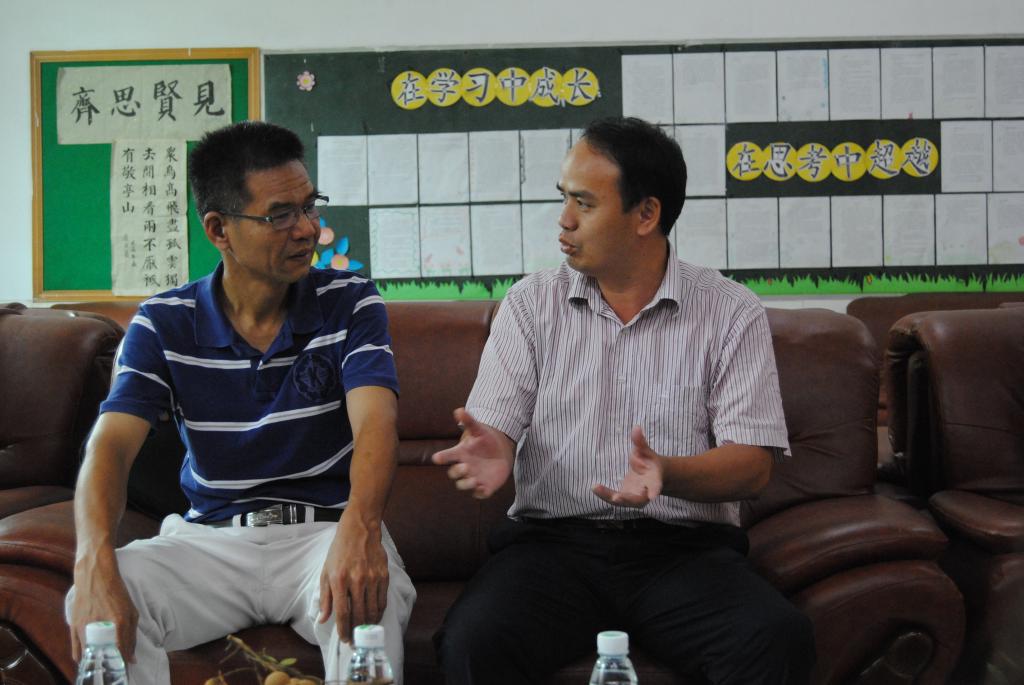 高云坚书记与赤坭圩小学董事长交流