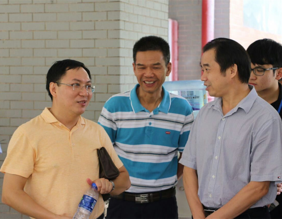 校领导视察迎新工作